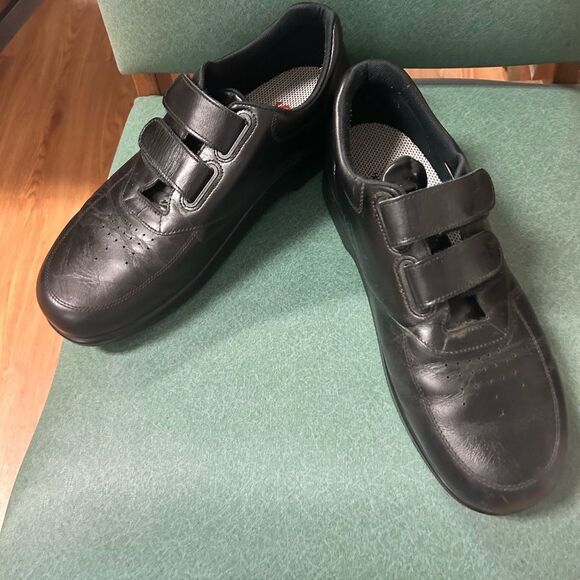 SAS men 12 1/2 black shoes